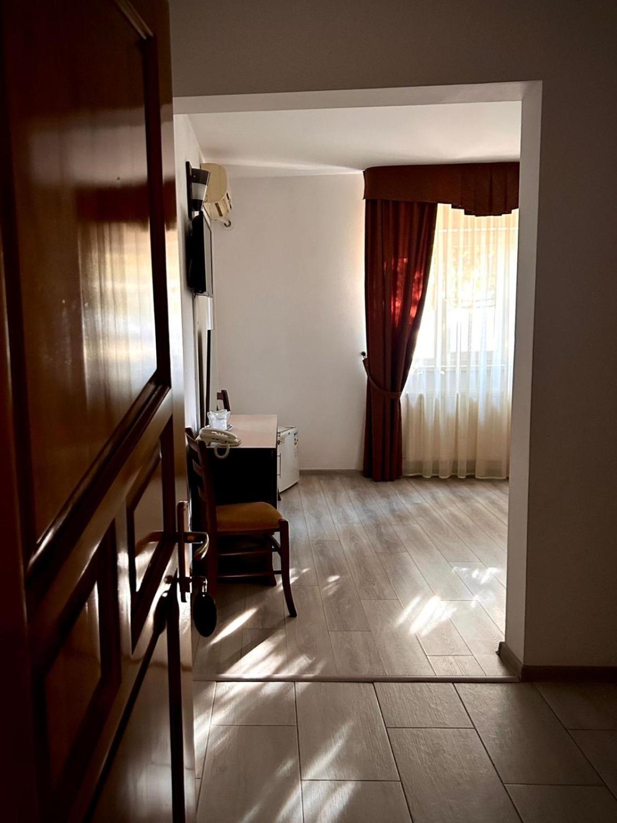 Hotel Levisticum Бакэу Экстерьер фото
